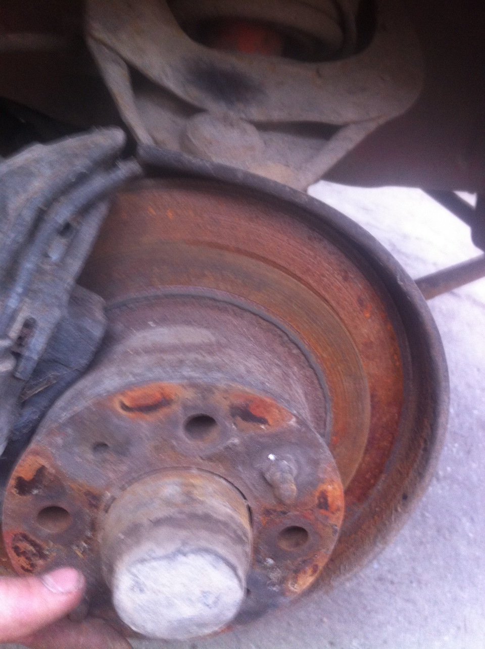 Что-то машину при нажатии на тормоз тянет — Lada 21013, 1,1 л, 1982 ...