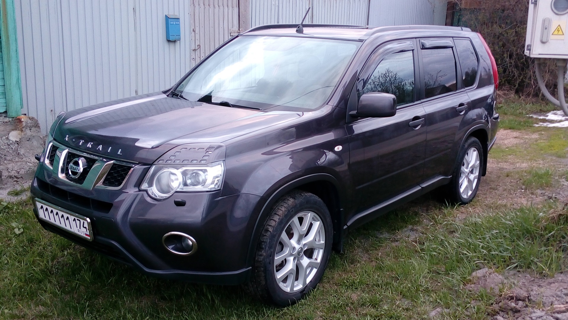 Накладка икстрейл. Реснички Nissan x-Trail t31. Nissan x-Trail t31 2008. Фара икстрейл т31. Реснички на фары Ниссан х Трейл т31 Рестайлинг.