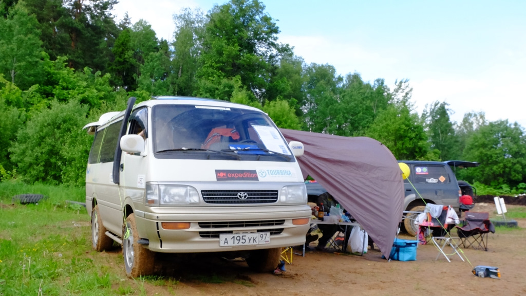 Хайс кз. Тойота Хайс 106 кузов. Toyota Hiace 1995. Toyota Hiace h100. Тойота Хайс 100 кузов.