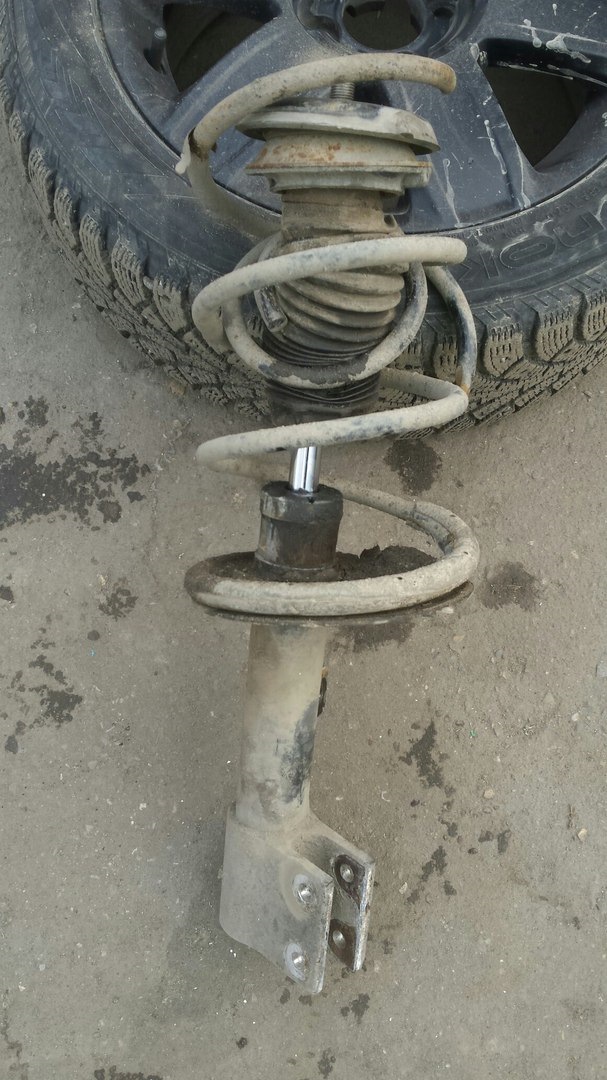 Лопнула пружина амортизатора — Citroen C4 (1G), 1,6 л, 2005 года ...