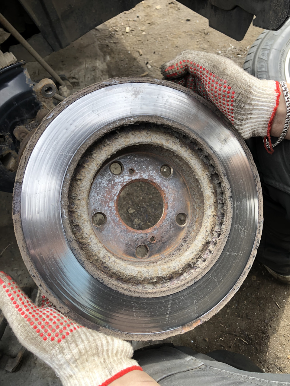 Фото в бортжурнале Toyota RAV4 (IV)