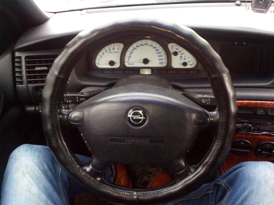 Руль вектра б. Оплетка на Опель Вектра б 2000. Оплетка на руль Opel Vectra b. Тюнинг руль Вектра б.