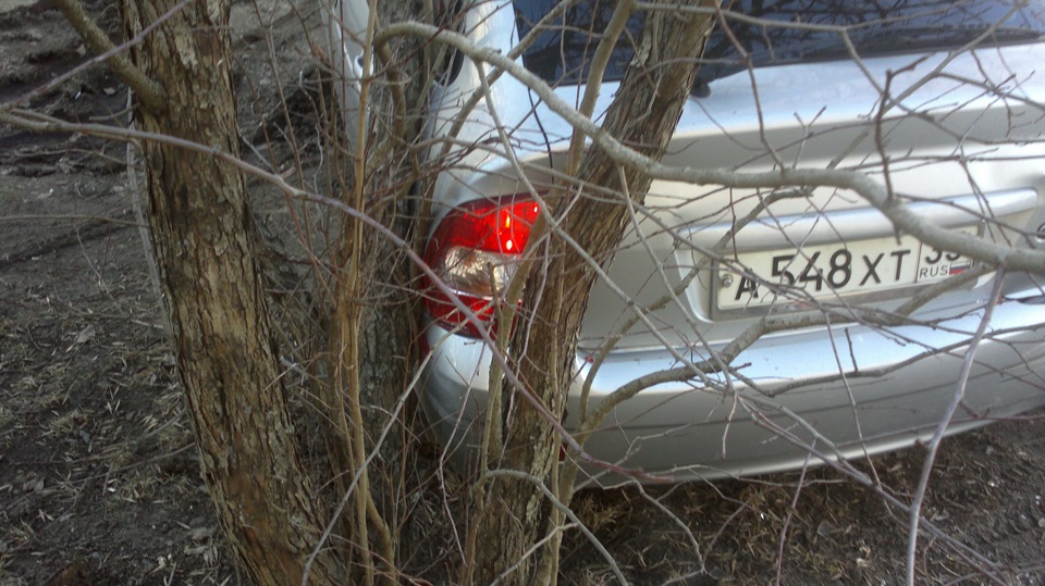 Ночной боулинг во дворе! — Lada Приора хэтчбек, 1,6 л, 2010 года | ДТП ...