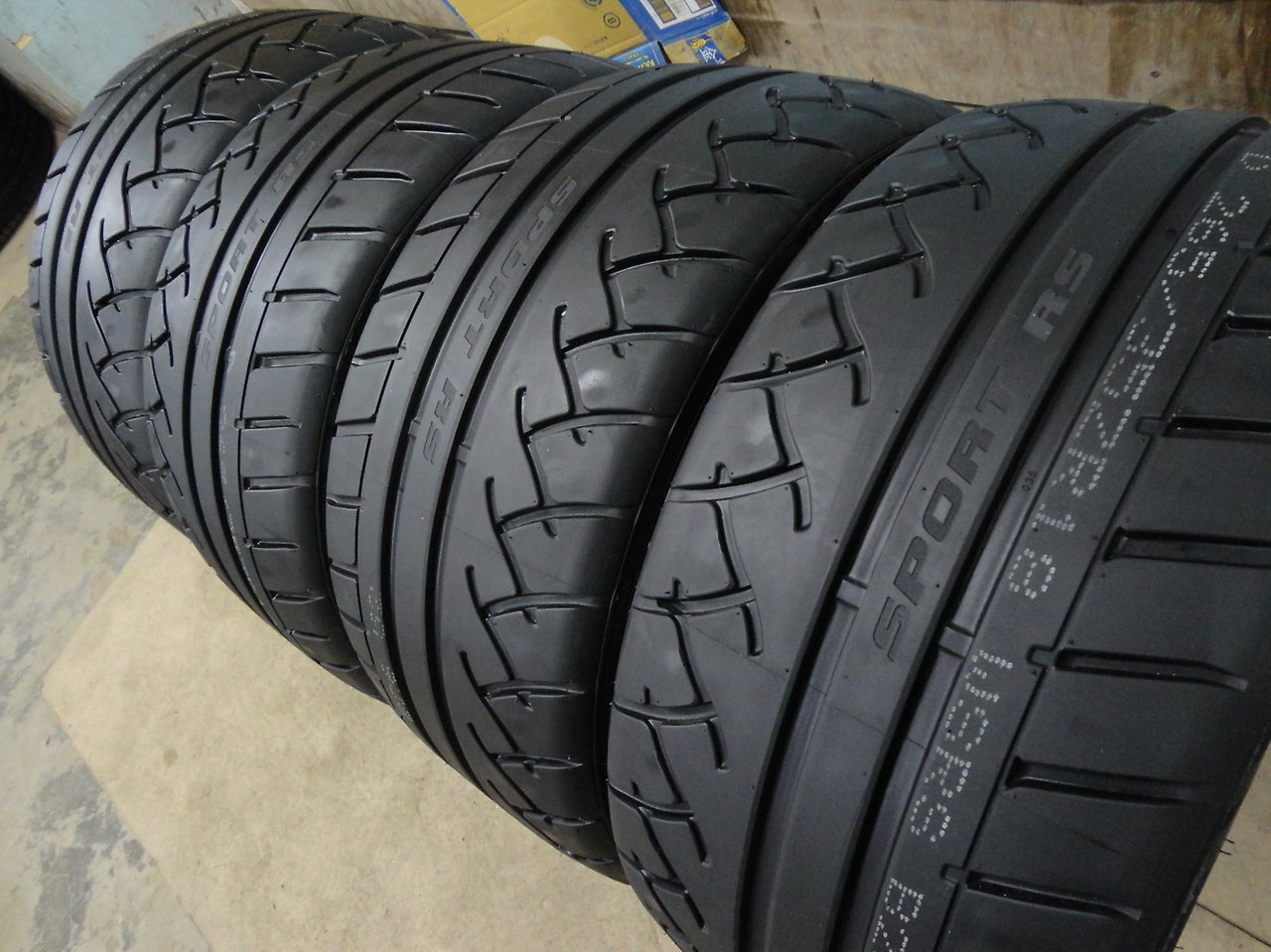 Goodride sport rs. Goodride Sport RS 235/40 r18. Goodride Sport RS, 235/40/18. Goodride Sport RS r19. Бриджстоун полуслик 225 35.