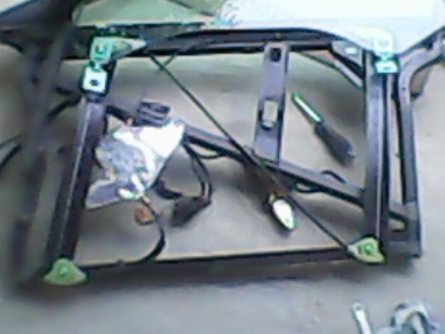 Порвался тросик стеклоподъемника, меняю. — Audi A6 (C5), 2,4 л., 1997 ...