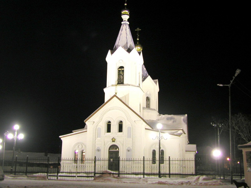Ночной салехард. Фото церкви в Салехарде ночью. Бешкильцев Салехард фото.