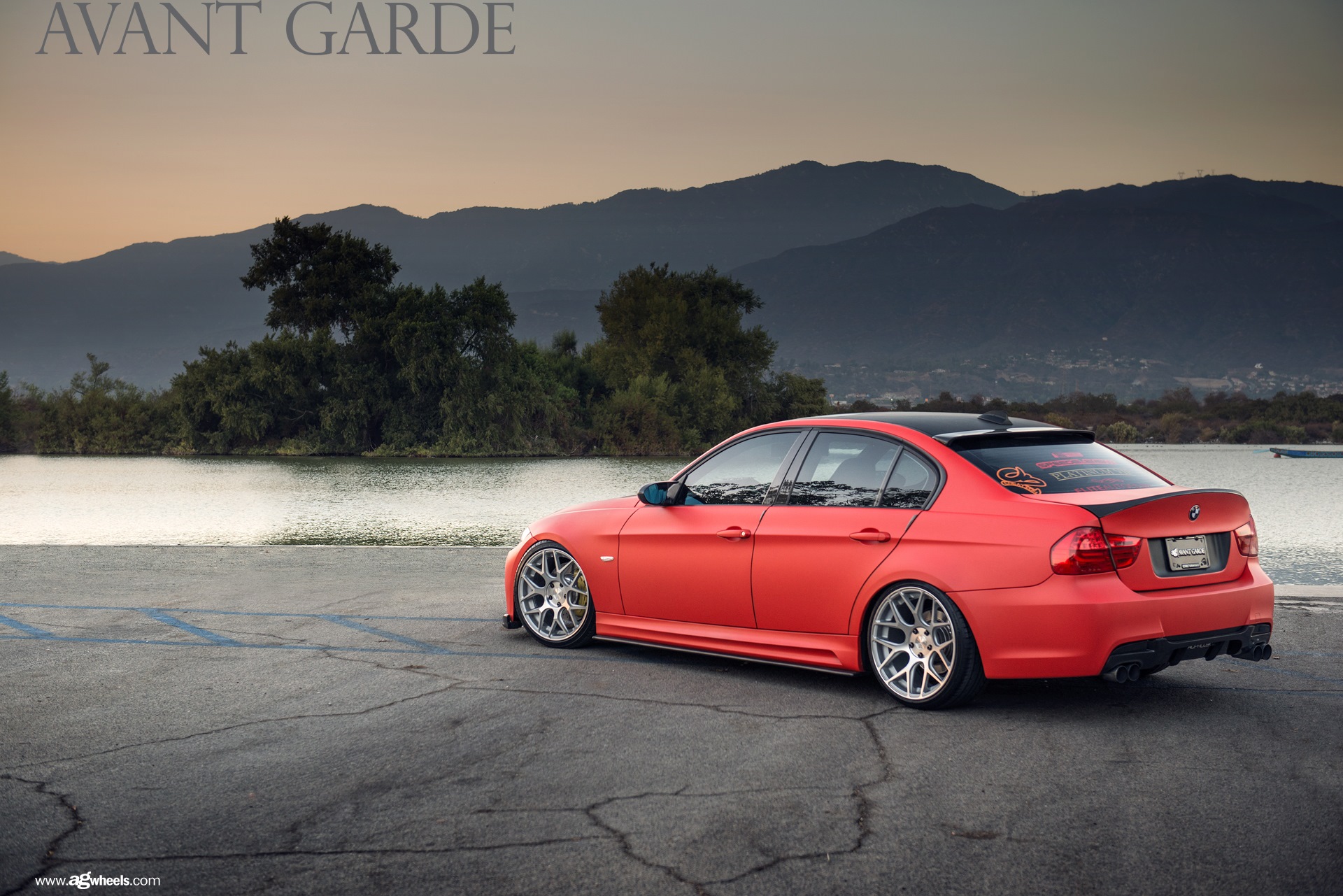 Бмв е90 красная. BMW e90 Red. BMW e90 335i. BMW 2 e90.