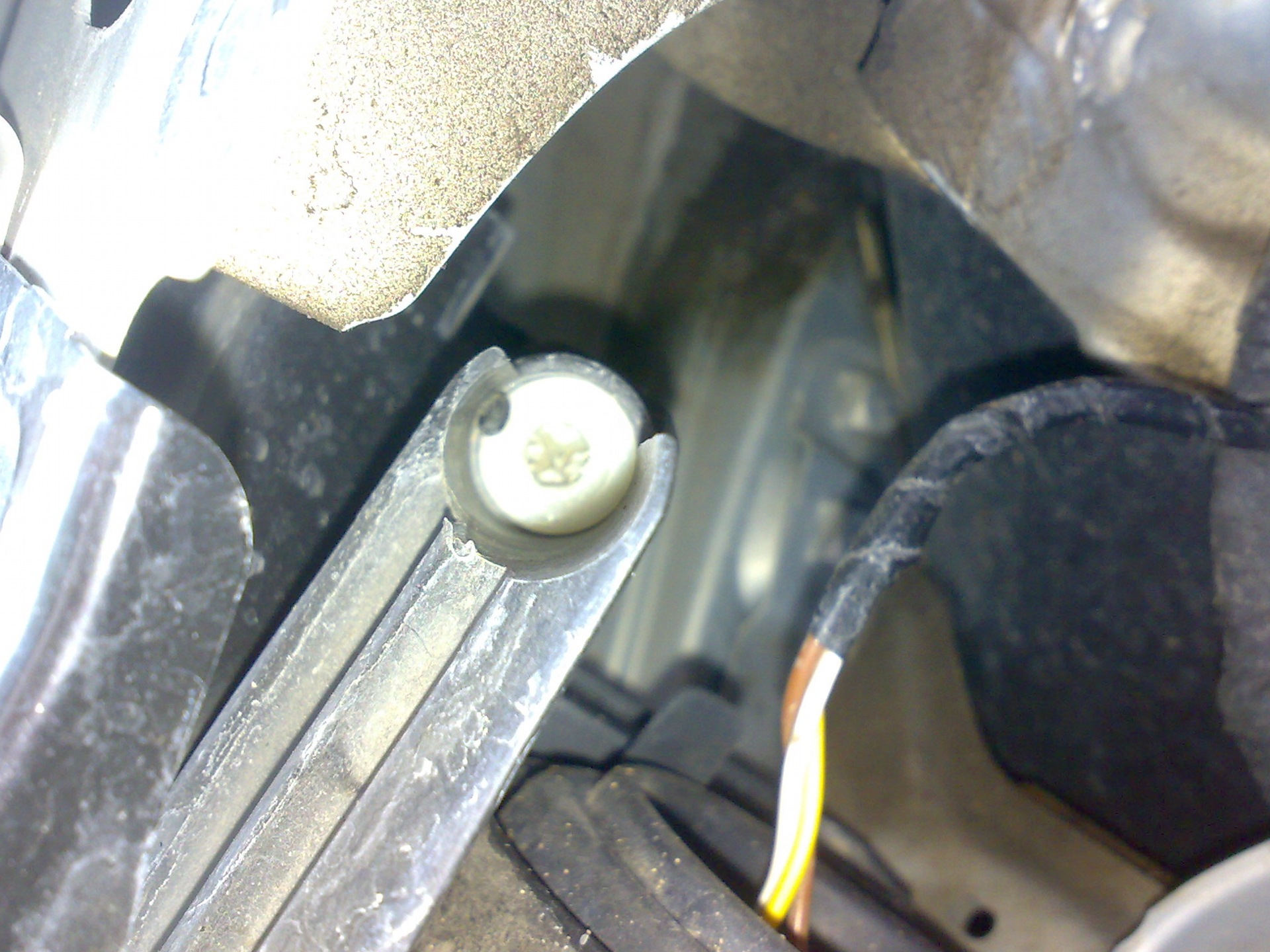 Опять потеет фара. — Volkswagen Polo Sedan, 1,6 л, 2010 года | визит на ...