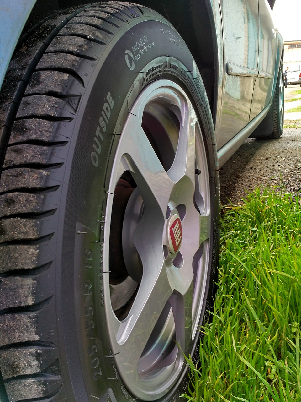 Камера телефона искажает. На самом деле выпуклости нет. — FIAT Linea