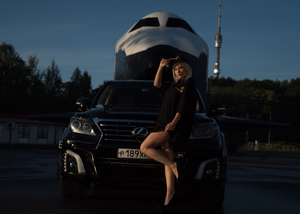 pro-kak-fotki-blondinka-devushka-v-leksuse-tolpa-negrov-staroy