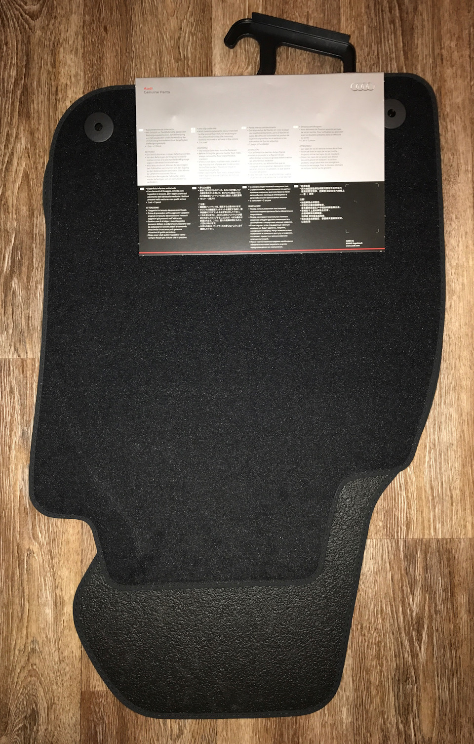 Номер для заказа — VAG — цвет soul — черные — 4B1 061 225 ED 90G — Audi Allroad (C5). Запчасти на фото: 4B1061225ED90G