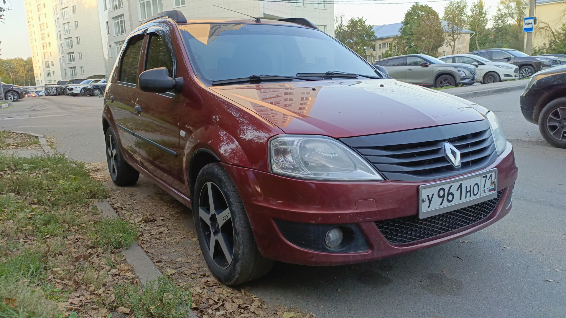 Renault Logan (1G) 1.6 бензиновый 2011 | Вишневый пепелац на DRIVE2