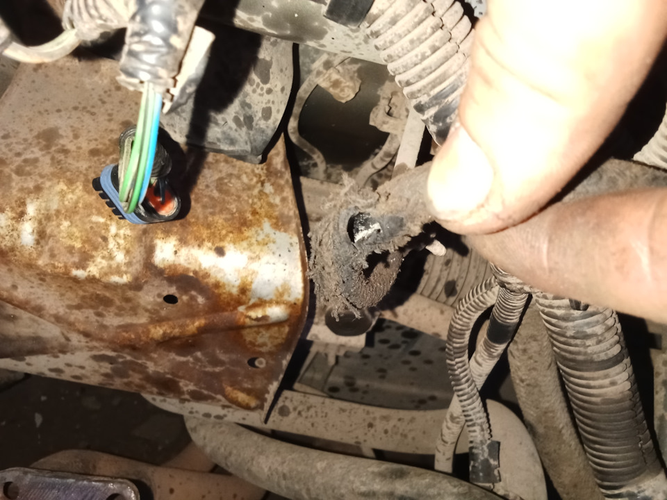 Запах бенза при включении печки — Lada 2114, 1,5 л, 2007 года | поломка ...