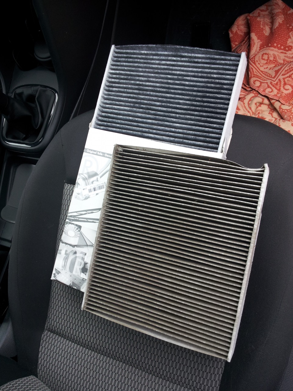 Замена салонного фильтра — Volkswagen Polo Sedan, 1,6 л, 2012 года ...