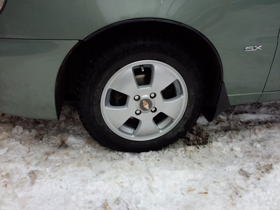 Поменял центральные колпачки с рено на шевролет — Chevrolet Lanos, 1,5 ...