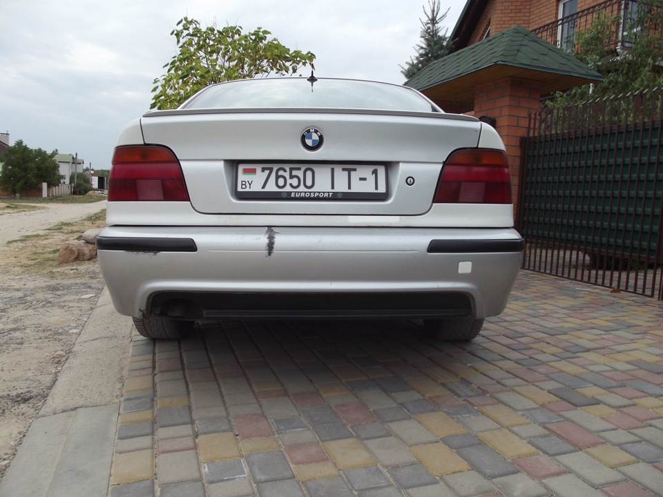 Задний м бампер е39. BMW e39 задний бампер m. E39 задний бампер. Задний бампер м тех е39.