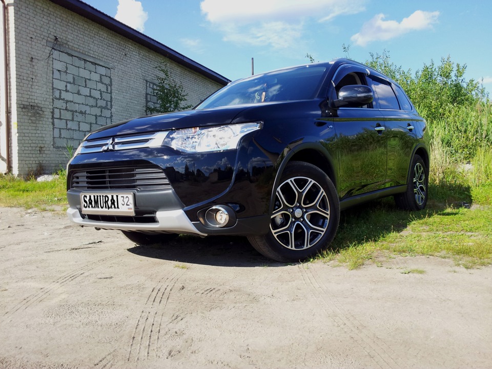 Диски аутлендер. Аутлендер Самурай 2021. Аутлендер Самурай оффроуд. Mitsubishi Outlander графитовый. Аутлендер Самурай синий.