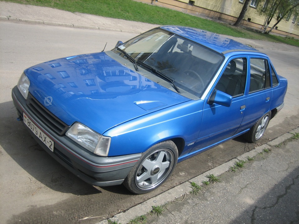 Нексия опель кадет. Опель кадет Нексия. Opel Kadett 1989 и Nexia. Опель кадет и Дэу Нексия. Opel Kadett Daewoo Nexia.