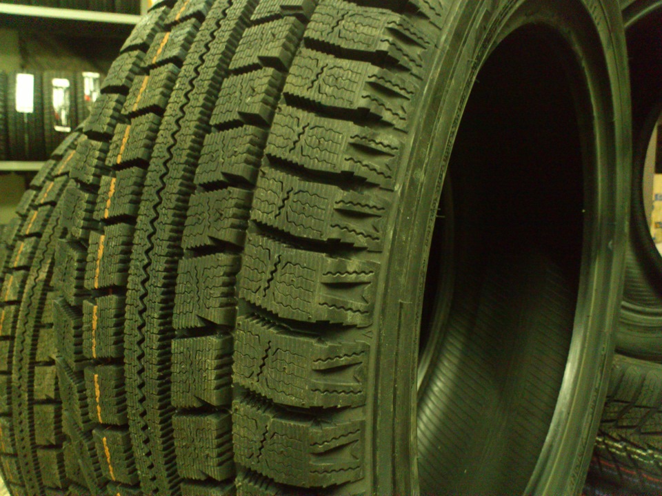 Нитто винтер. Nitto 215/50 r17 sn2. Nitto nt90w 215/55 r17 94q. Nitto sn2 Winter. Nitto 215/60/17 96q Winter sn2.