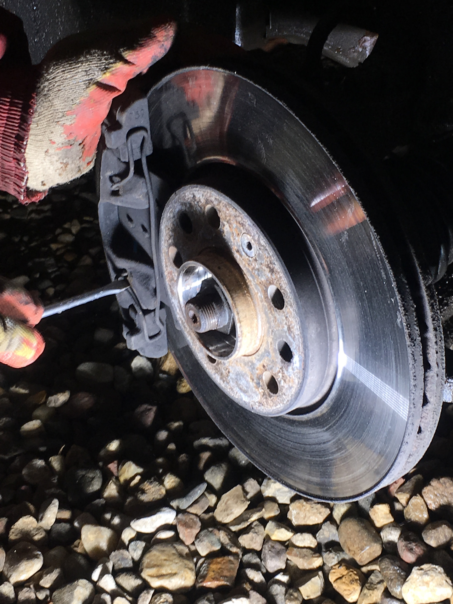 Опель мокка замена задних колодок. Замена передних тормозных колодок опель корса д. Замена передних тормозных колодок опель. Опель мокка замена задних колодок. 6 турбо.