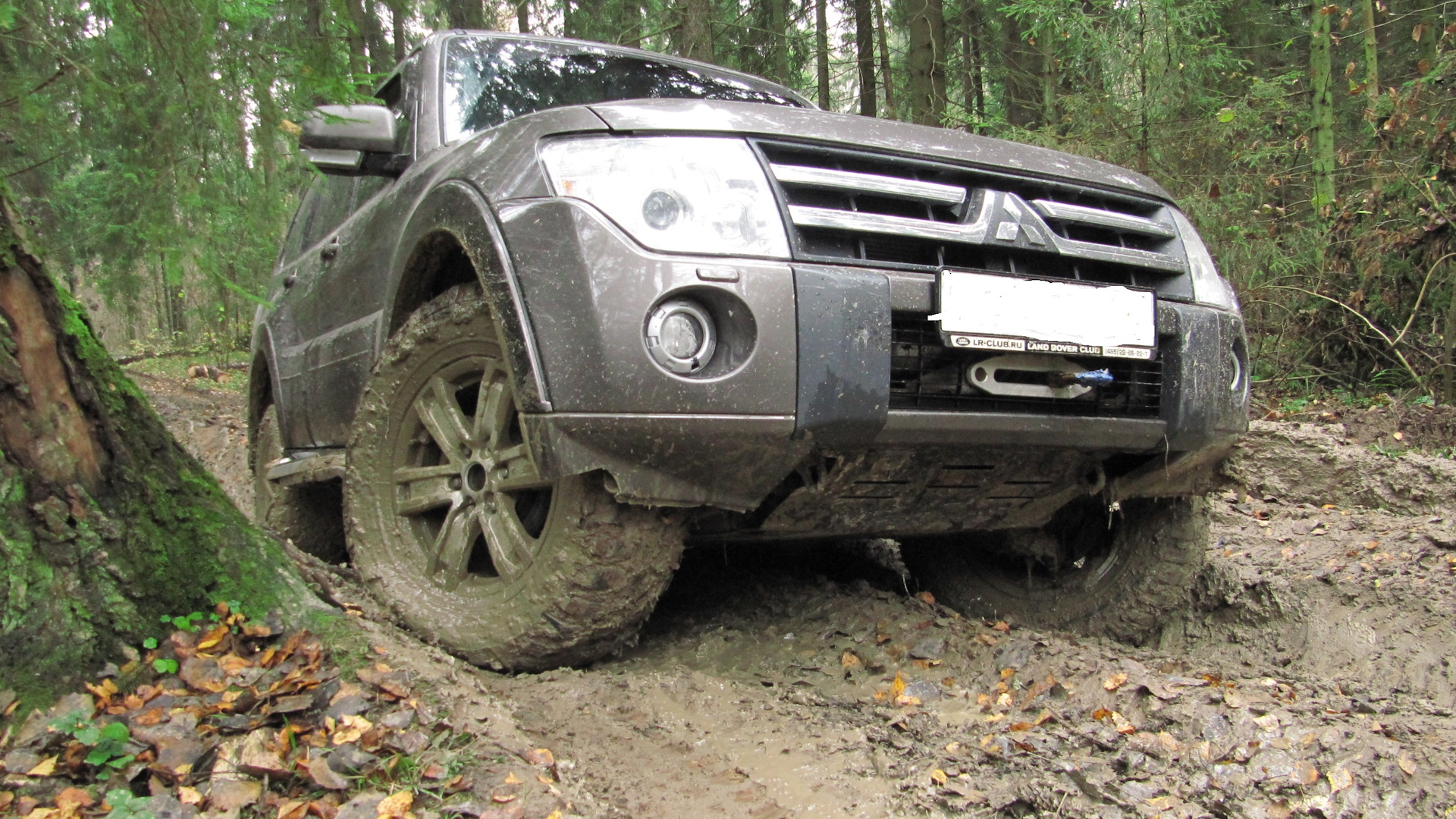 Митсубиси паджеро на бездорожье. Лебедка Pajero 4. Паджеро 4 на бездорожье. Митсубиси Паджеро 4 на бездорожье. Мицубиси Паджеро 4 для бездорожья.