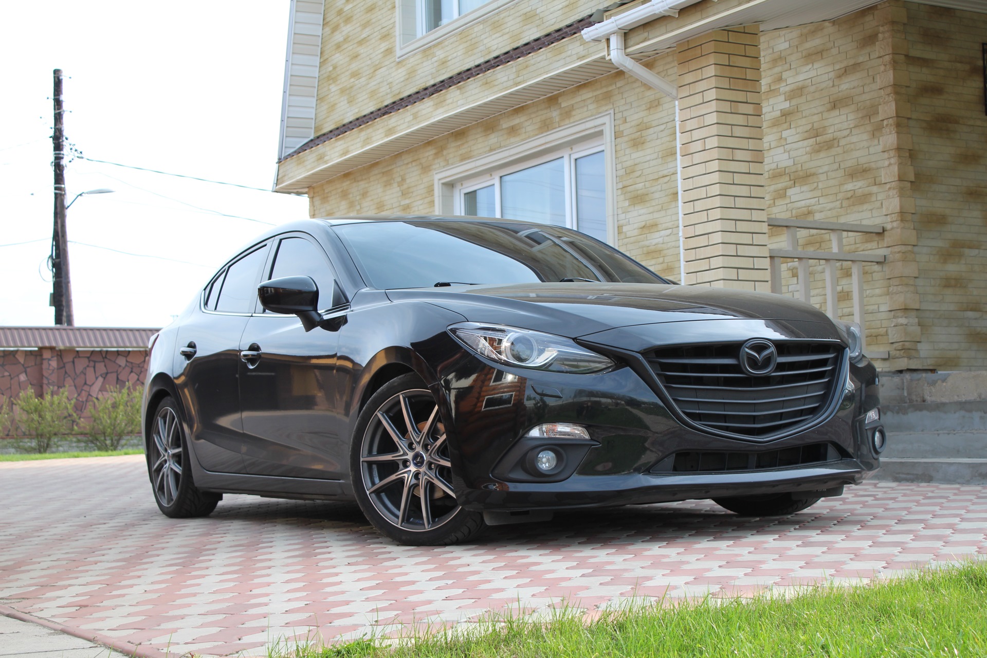 3 black. Mazda 3 черная. Mazda 3 BM черные диски. Mazda 3 2014 черная. Черные диски Мазда 3 2014.