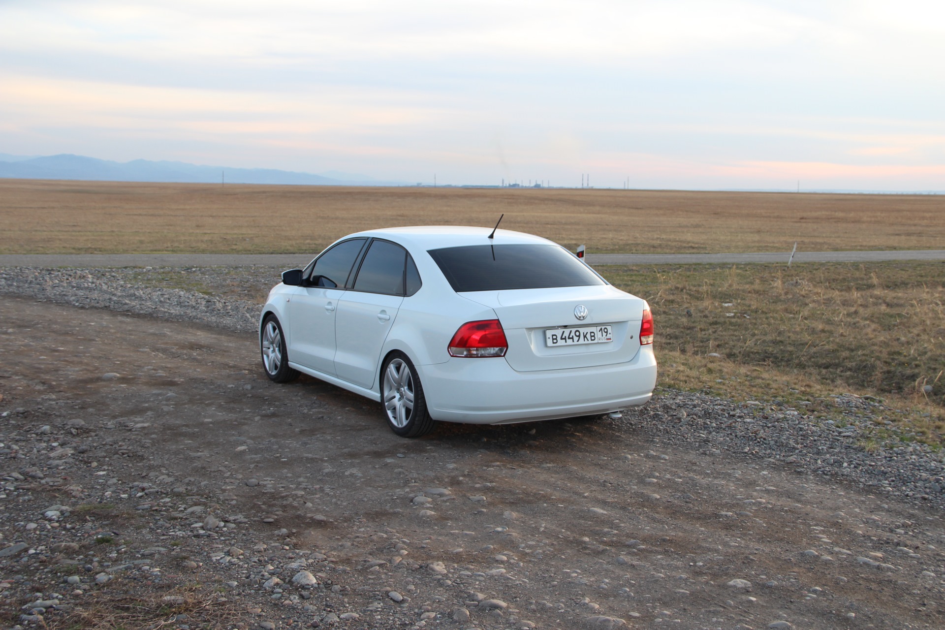 Volkswagen Polo long Beach r17