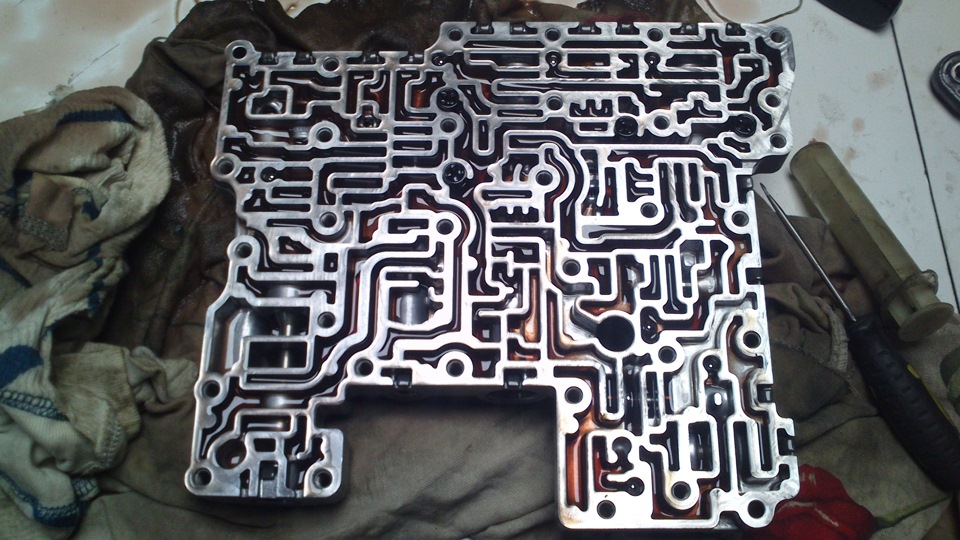 Акпп без мозгов. Акпп тойота ист. Направляющая акпп. Гидроблок тойота спринтер. Мозг акпп a32.