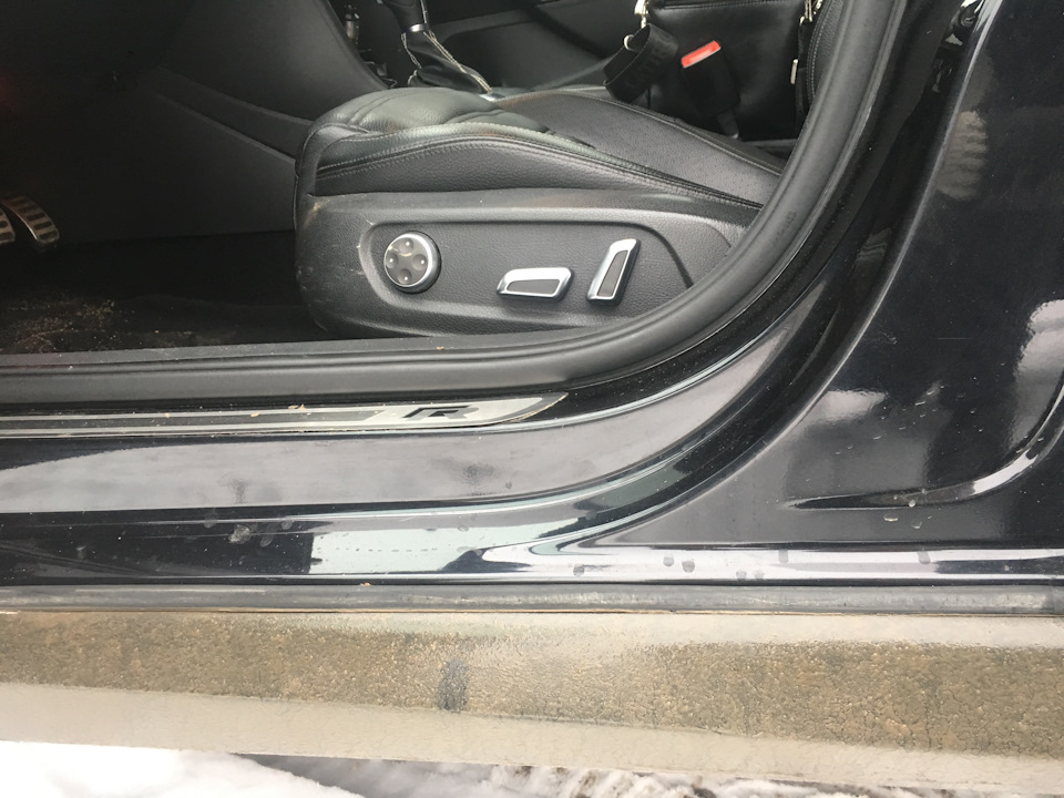 Накладки на двери на поло. Уплотнители поло седан Фольксваген 2012. Уплотнитель левой передней двери поло седан 2012. Уплотнительная резинка для дверей VW Polo. Уплотнитель передней двери поло седан 2012.