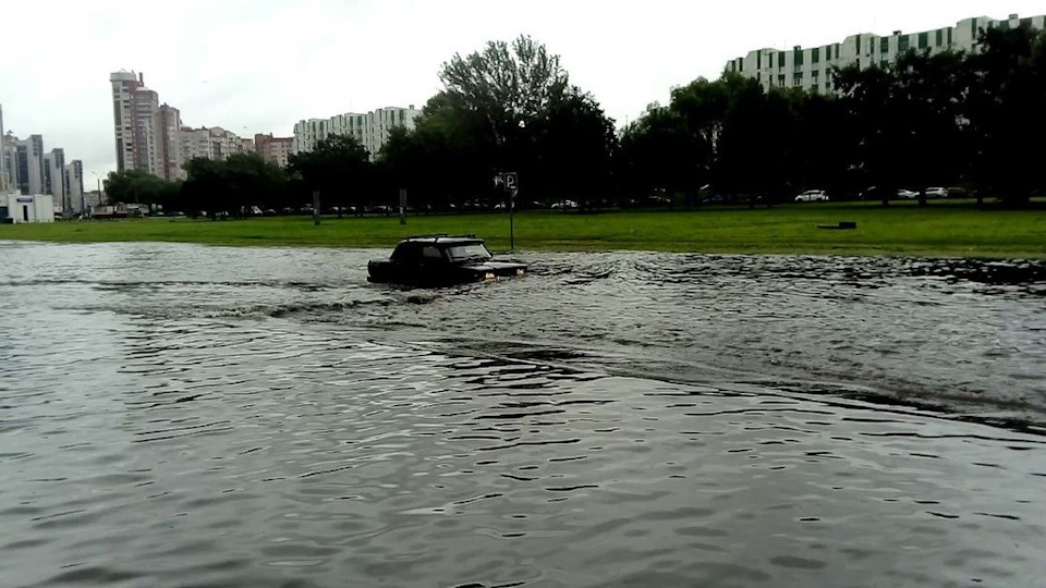 Заплыв у максидома))) — LADA 21073, 1,6 л., 2005 года | прикол | DRIVE2