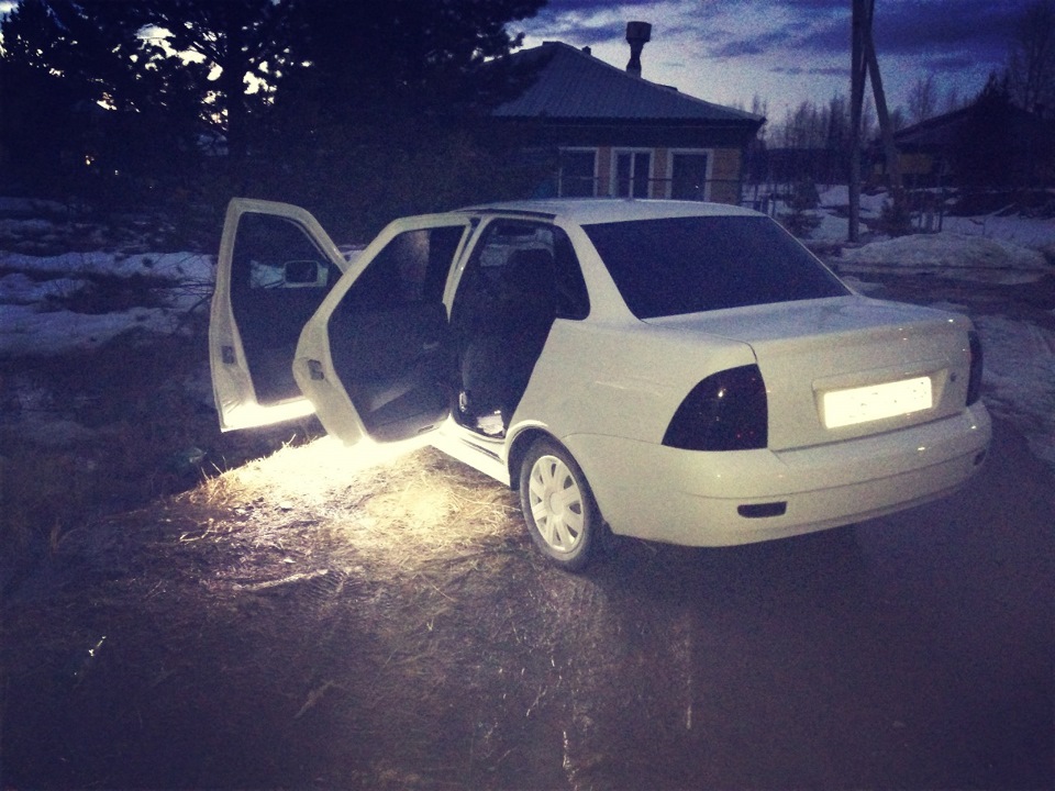 подсветка дверей — Lada Приора седан, 1,6 л, 2012 года | электроника ...
