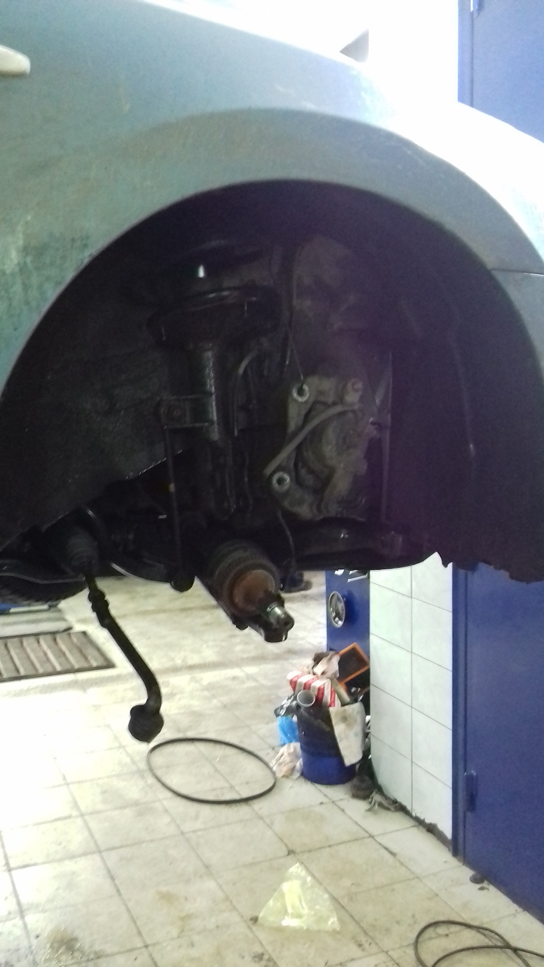 Замена подшипника передней ступицы — Hyundai i30 (1G), 1,4 л, 2010 года ...
