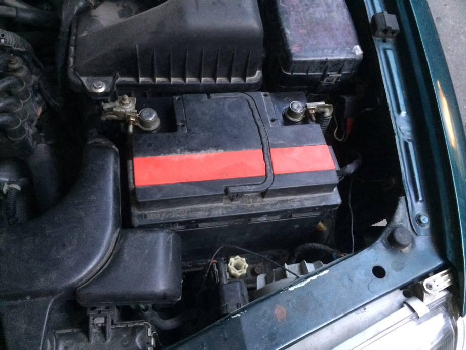 Чистка клемм и защита аккумулятора — Hyundai Accent (1G), 1,5 л, 1995 ...