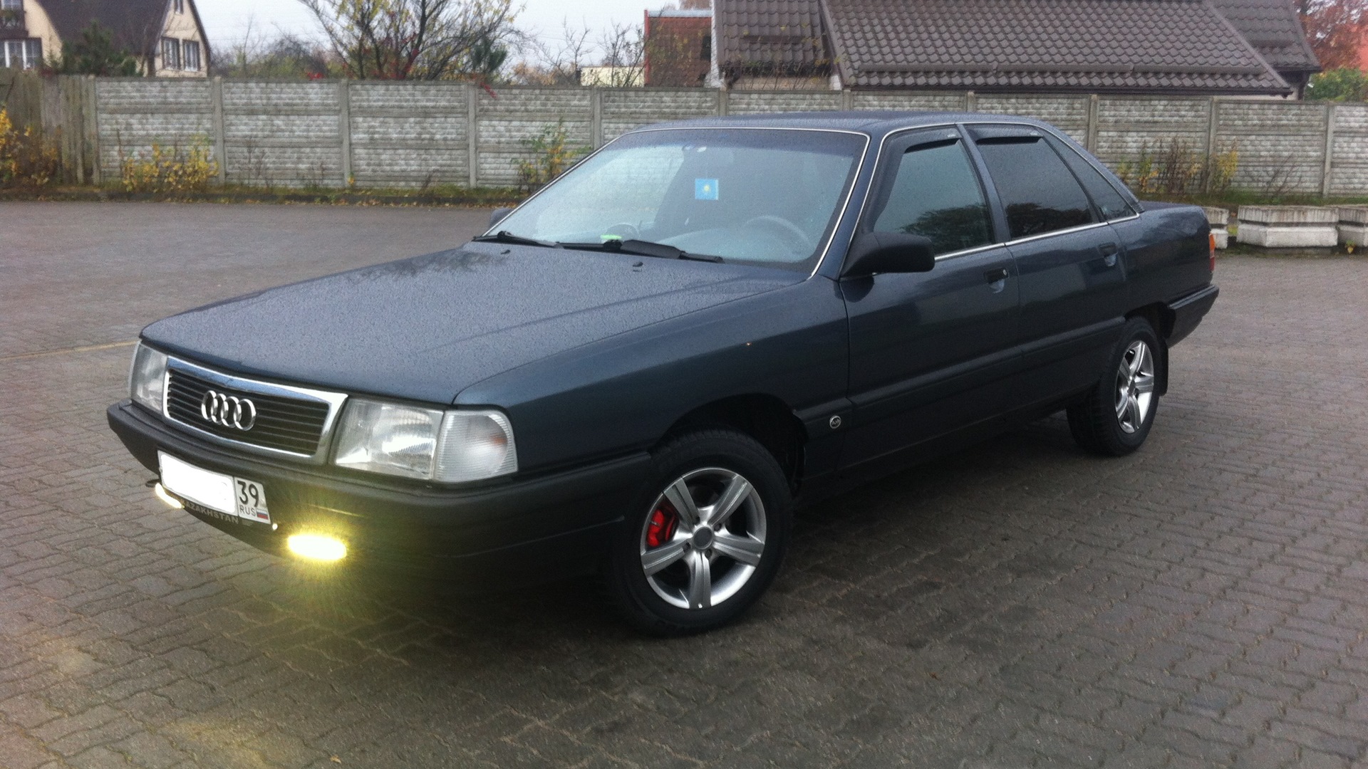 Ауди 100 синяя. Audi 100 c3 Blue.