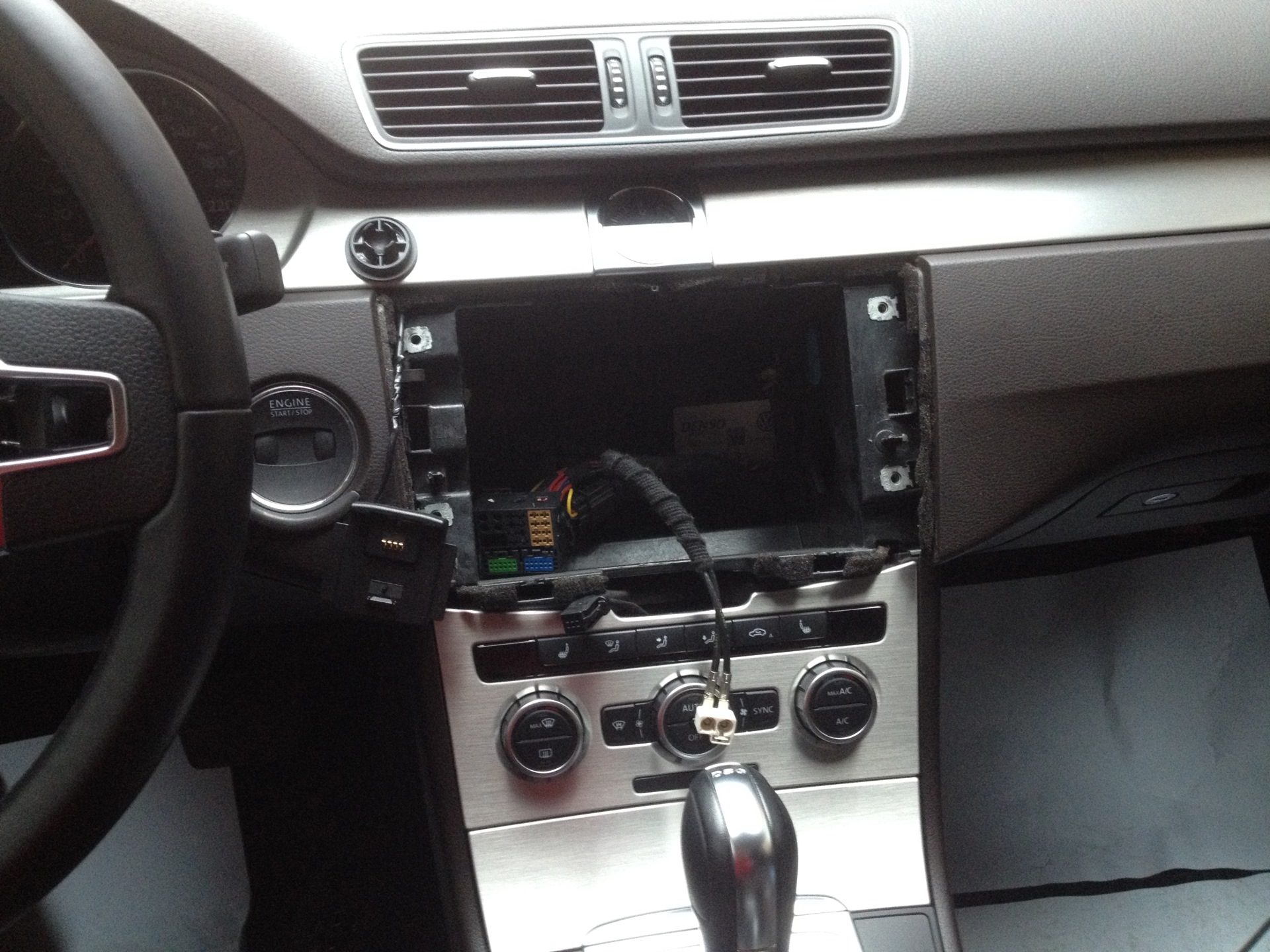 Hands Free — Volkswagen Passat B7, 1,8 л, 2014 года | аксессуары | DRIVE2