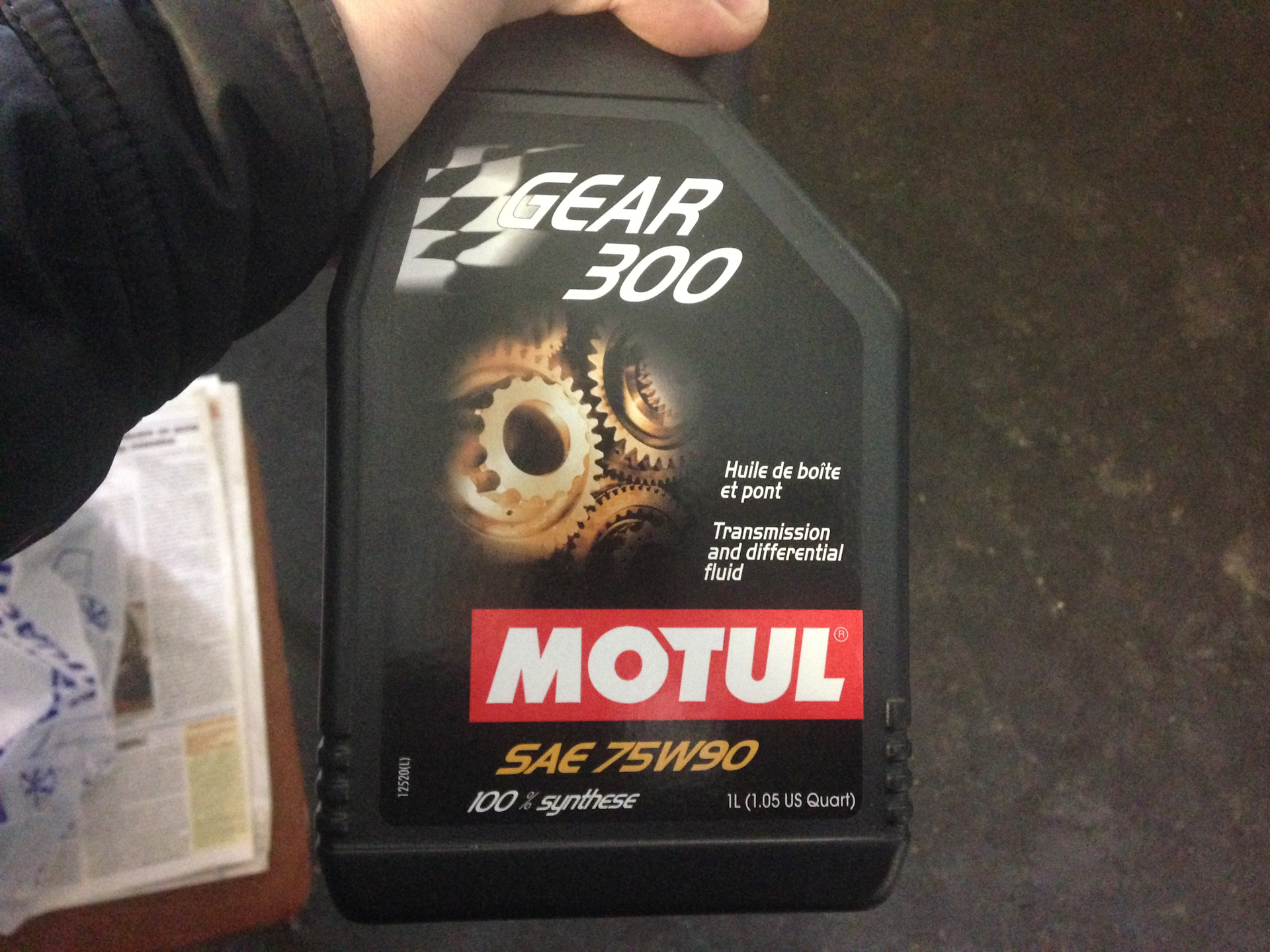 Мотюль 75w90. Motul Gear 300 75w90 допуски. Motul 75w90