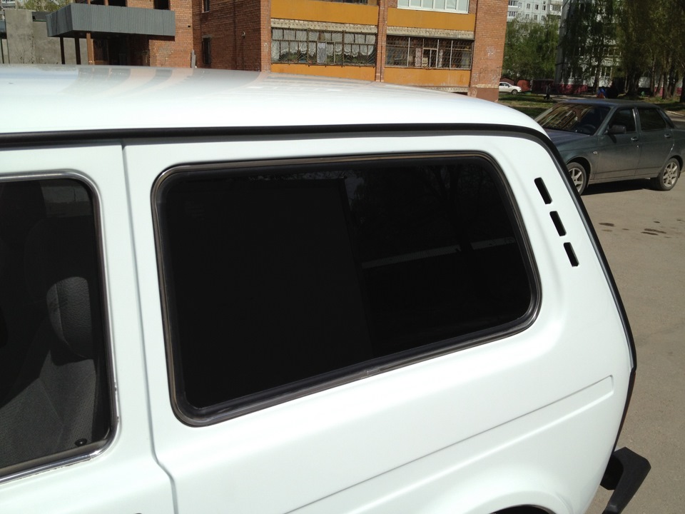 нива тонировка передних 35. тонированные стекла нива. нива 21213 тонировка. тонированные стекла нива. заднее стекло нива 2121.
