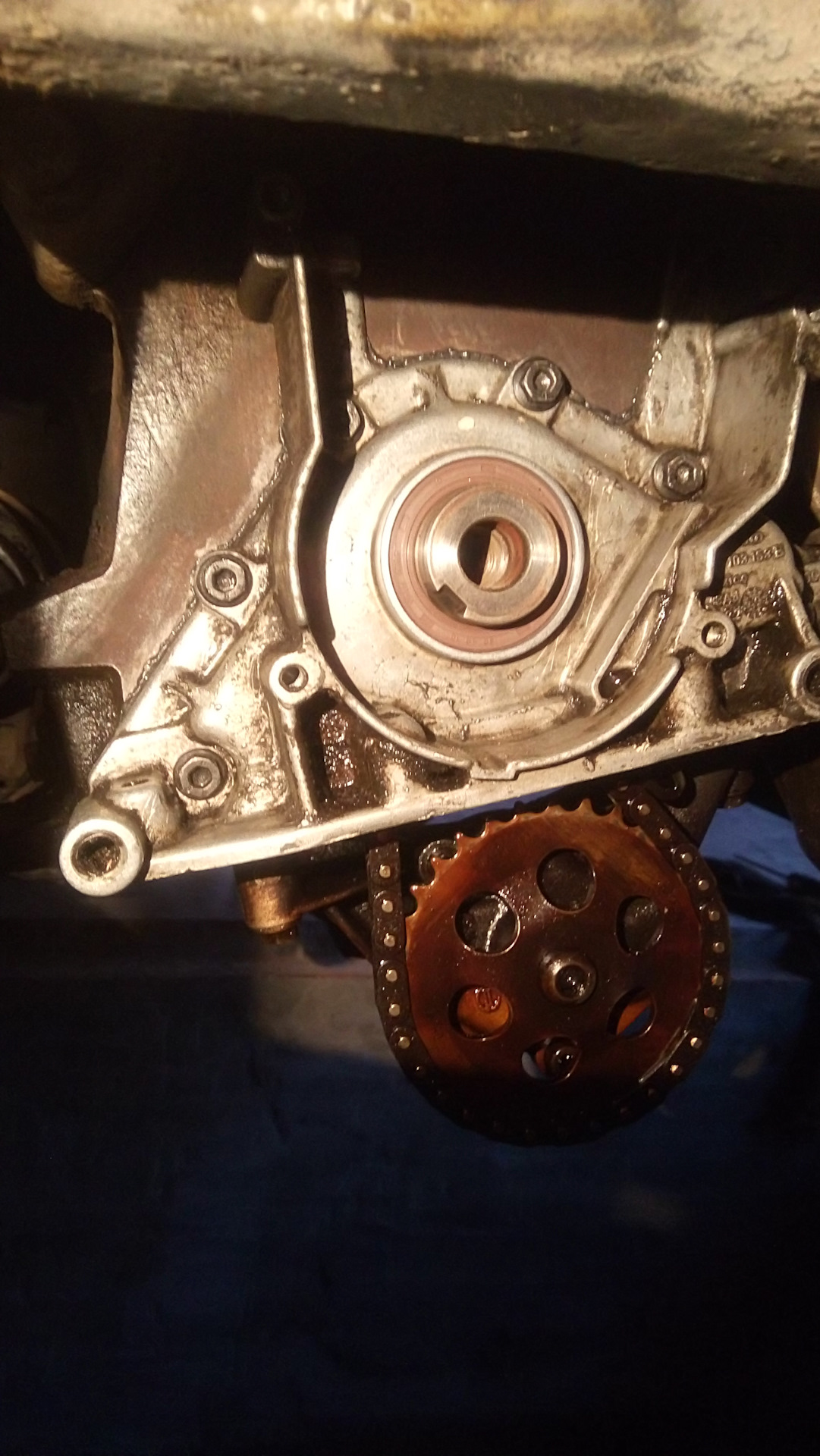 Замена переднего сальника коленвала поло. 6. Замена переднего сальника коленвала поло. Задний сальник volkswagen pro 2010 год как правильно поставить 1. Замена переднего сальника коленвала поло.