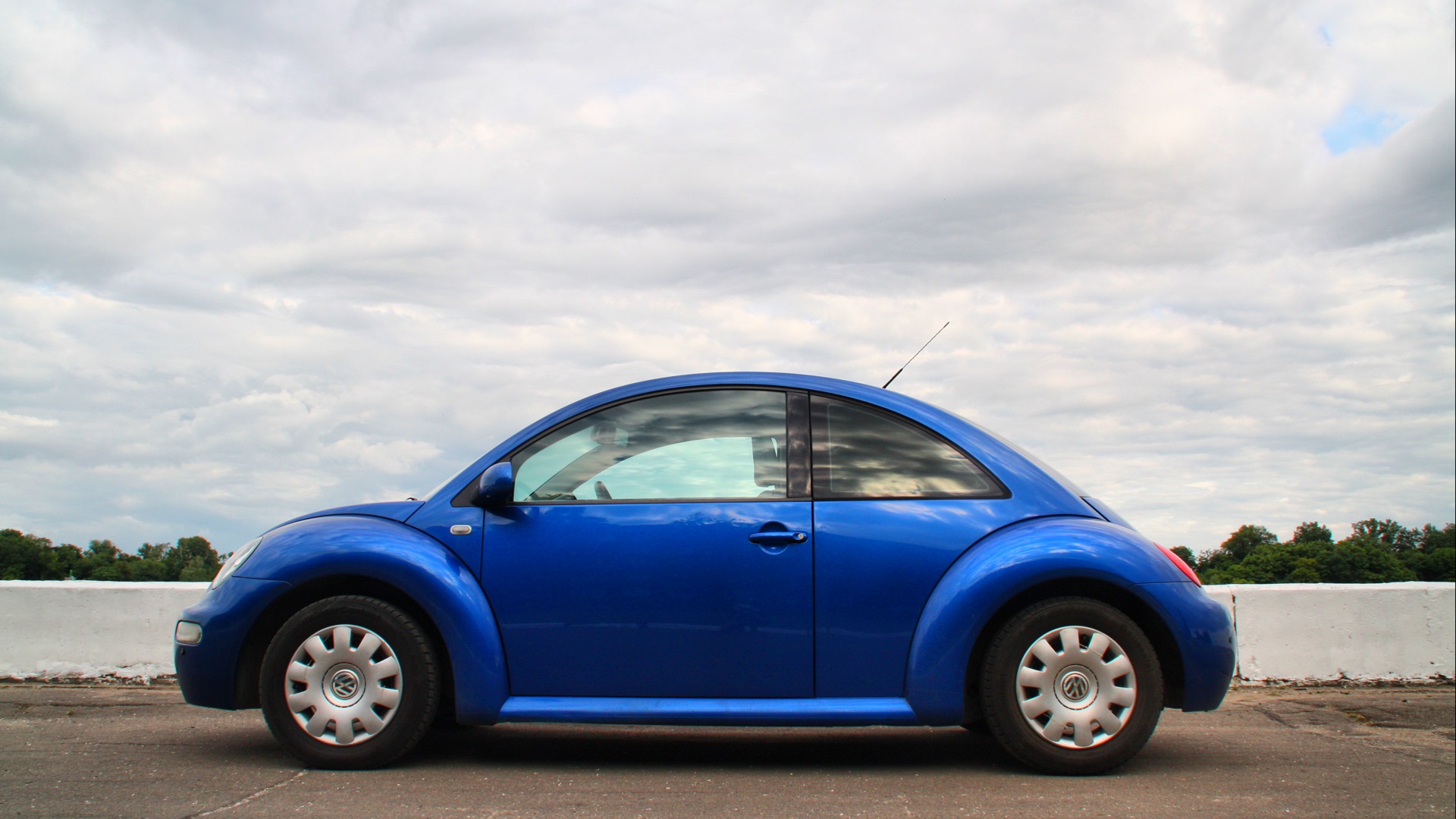 Volkswagen New Beetle 1.4 бензиновый 2002 | Птица Цвета Ультрамарин на  DRIVE2