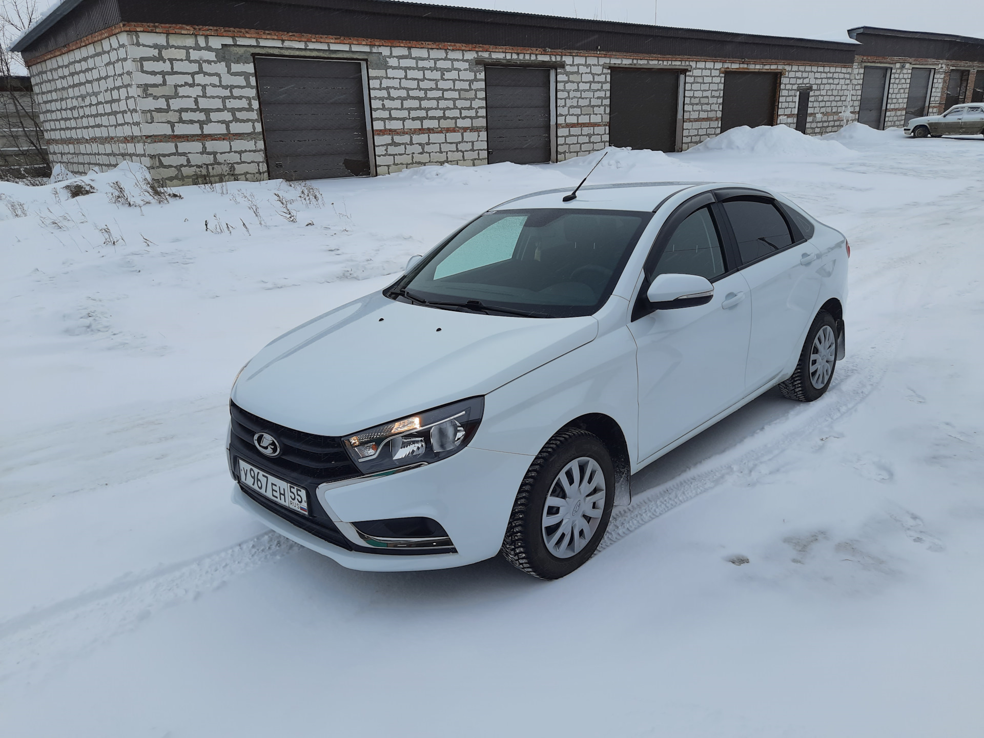 Прокатился к друзьям на вечер встречи выпускников — Lada Vesta, 1,6 л, 2018  года | встреча | DRIVE2