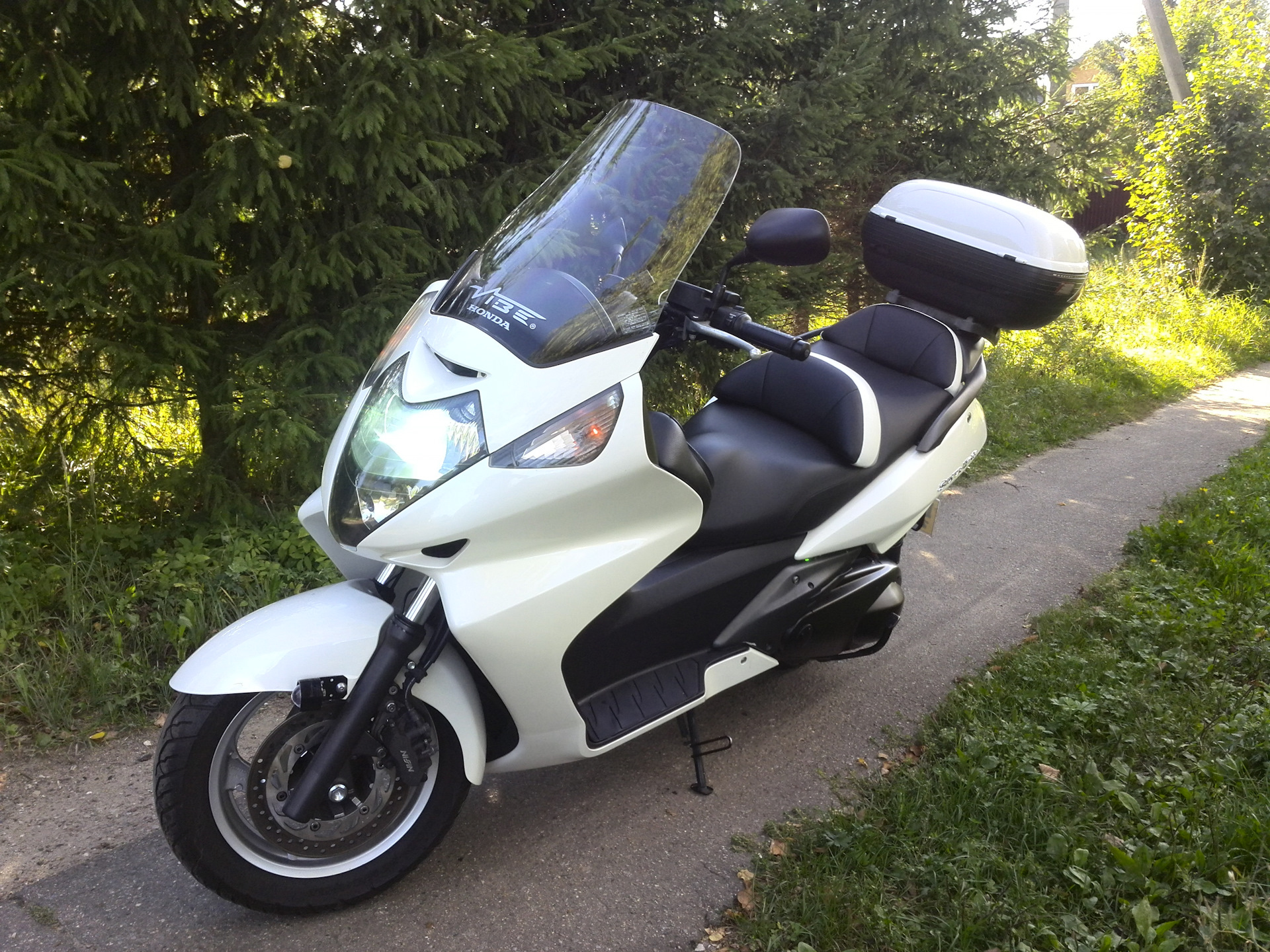Сильвер 400. Хонда сильвер винг 400к модель. honda silver wing 3d model. сравнить хонда сильвер винг 600 и ямаха драг стар 400. хонда сильвер винг 400 купить в идеальном состоянии в москве.