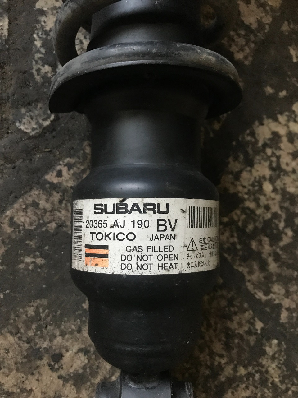 Задняя стойка от форика SH антикрен — Subaru Legacy Outback (BE/BH). Запчасти на фото: 20365AJ190