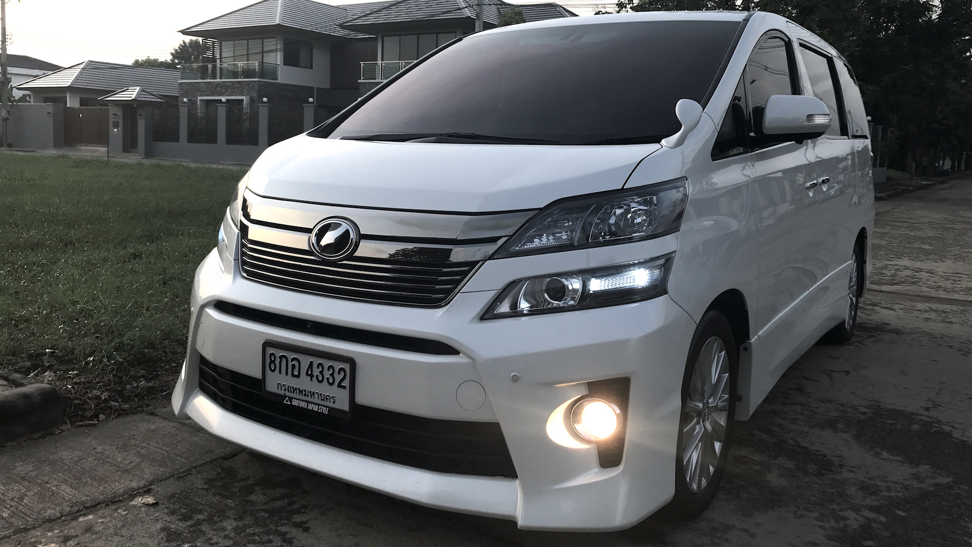 Toyota Vellfire (1G) 2.4 бензиновый 2014 | 