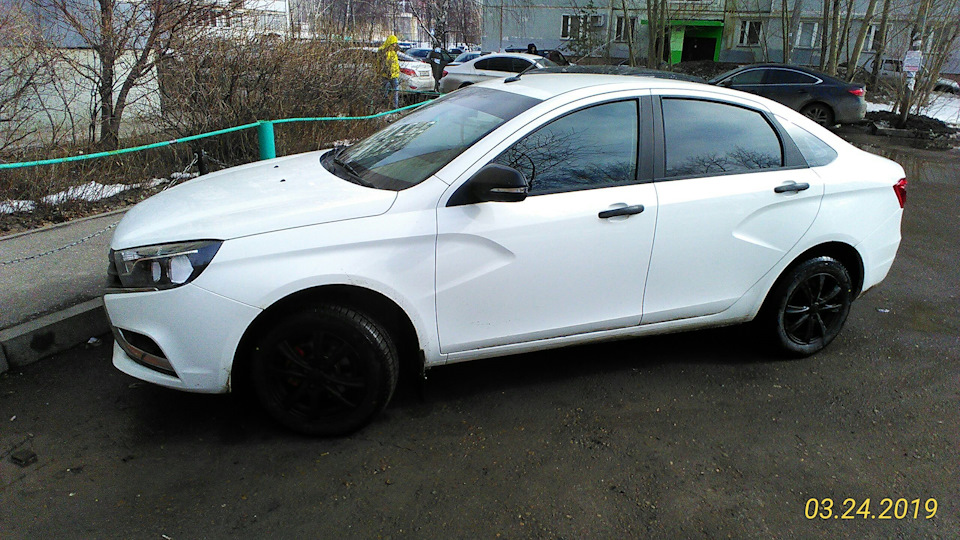 Розовые суппорта и подготовка к подсветке днища — Lada Vesta, 1,6 л ...