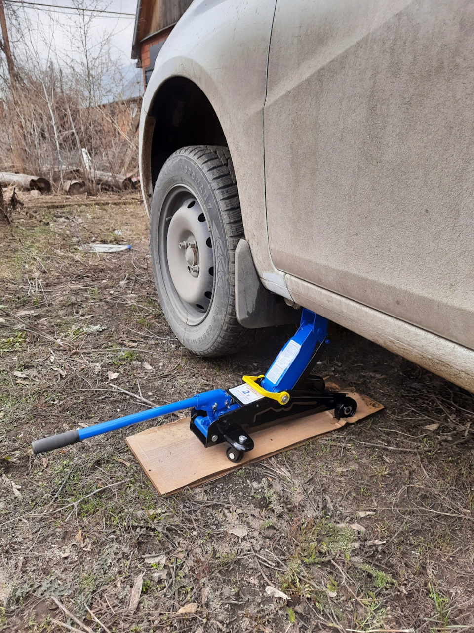 Переобулся на лето и использовал впервые домкрат подкатной — Lada Vesta,  1,6 л, 2019 года | просто так | DRIVE2