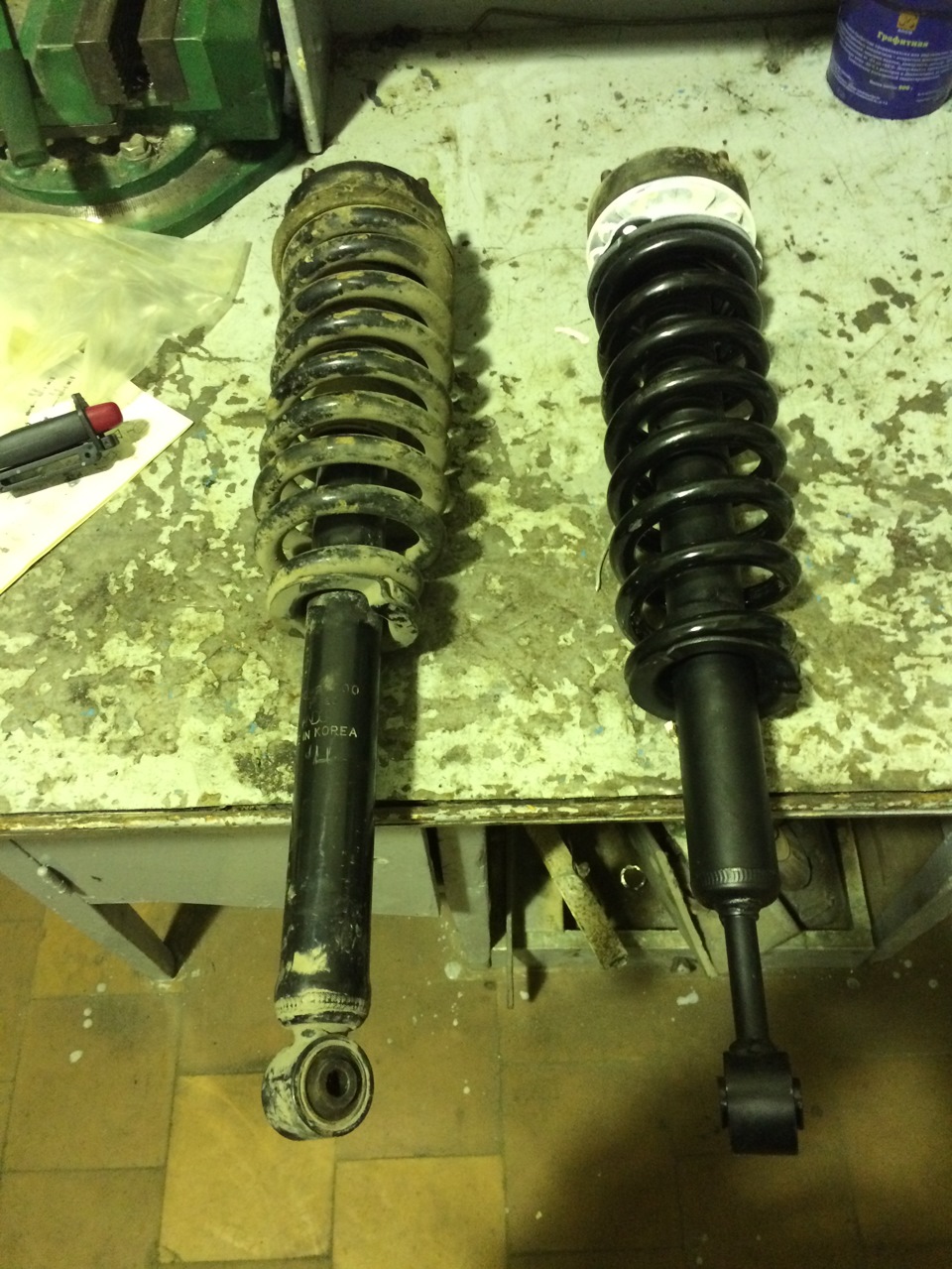 Новая и старая стойка — SsangYong Rodius