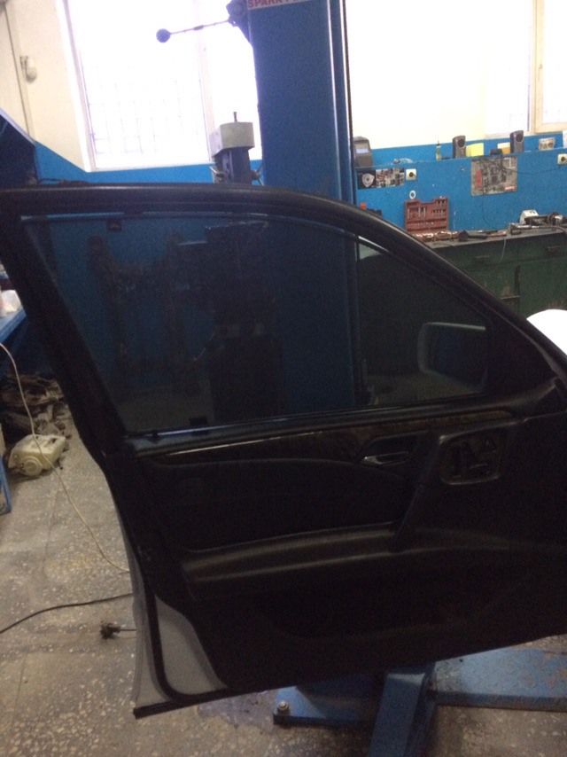 Установка каркасных шторок ) — Mercedes-Benz E-class (W210), 2,2 л ...