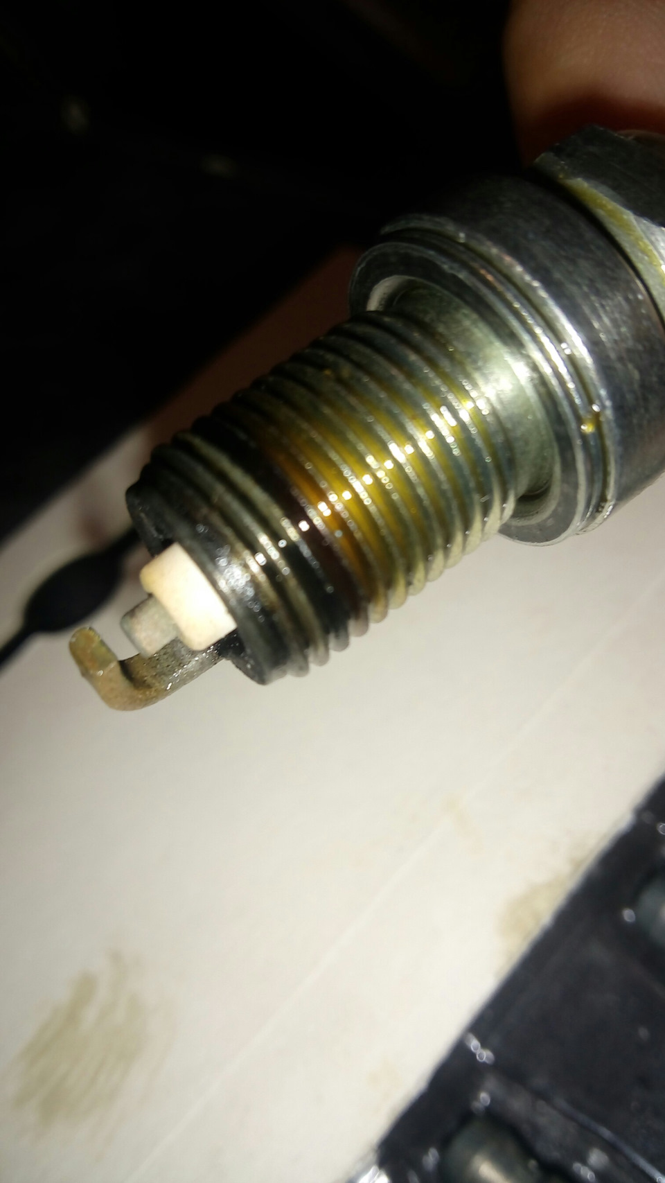 ТО 3 (в свечных колодцах масло) — Lada Гранта лифтбек, 1,6 л, 2014 года ...