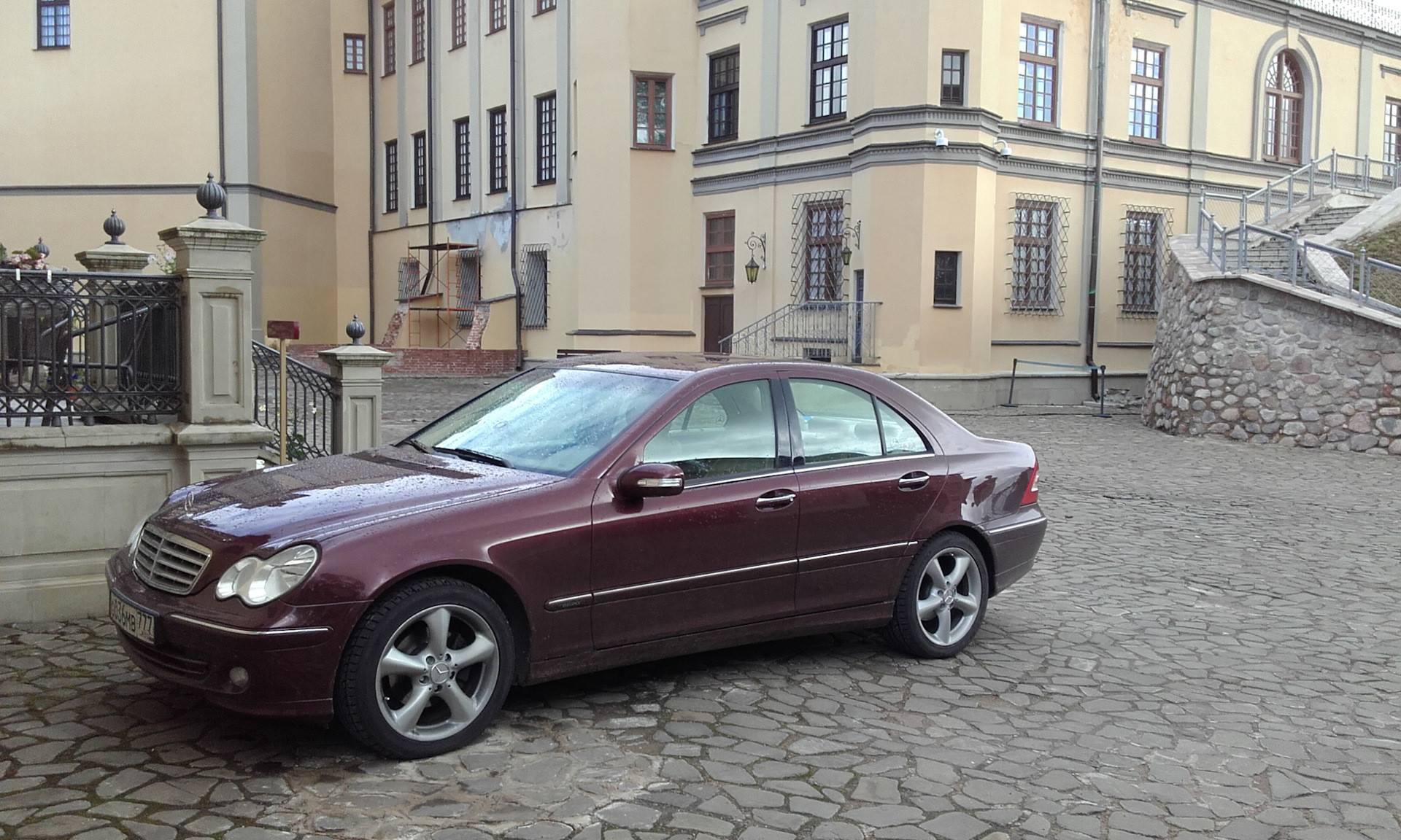 Мерседес беларусь. Мерседес с200 2005. Mercedes Benz c200 2005. Mercedes w203 коричневый. Мерседес с203 вишнёвый.