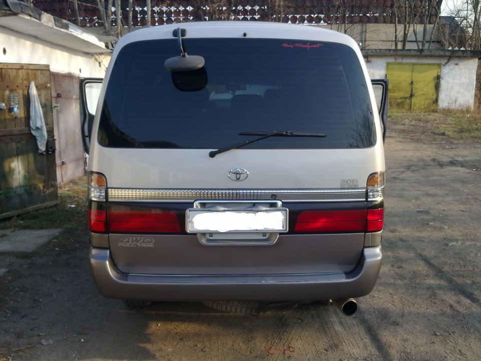 Тойота как поменять кузов. Стоп Toyota Hiace h100. Тойота Хайс сзади.